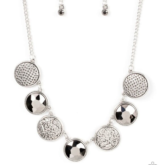 Paparazzi Jewelry Accessories - Urban Elite - Silver Necklace - Vintage - Picture 5 of 6